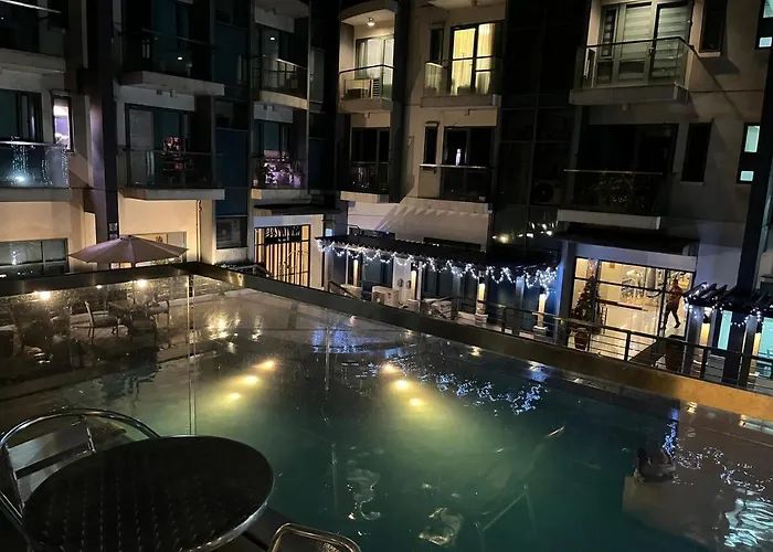 Kyendenz Condotel-across Naia T3 Pool View With Wifi * Manila